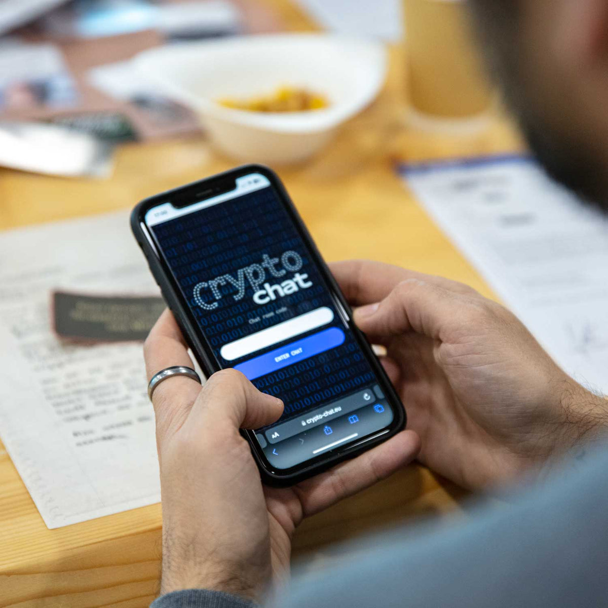 UNSOLVED CRIMES – Der Podcast Mörder | Realistisches True Crime Krimispiel & Detektivspiel für Zuhause